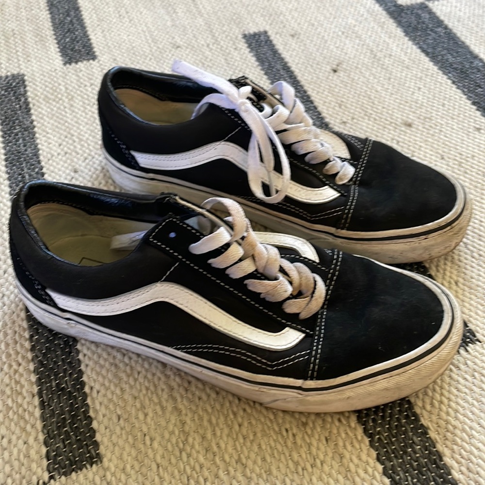 Black and white old school skool vans good condition men 7.5 women 9 unisex